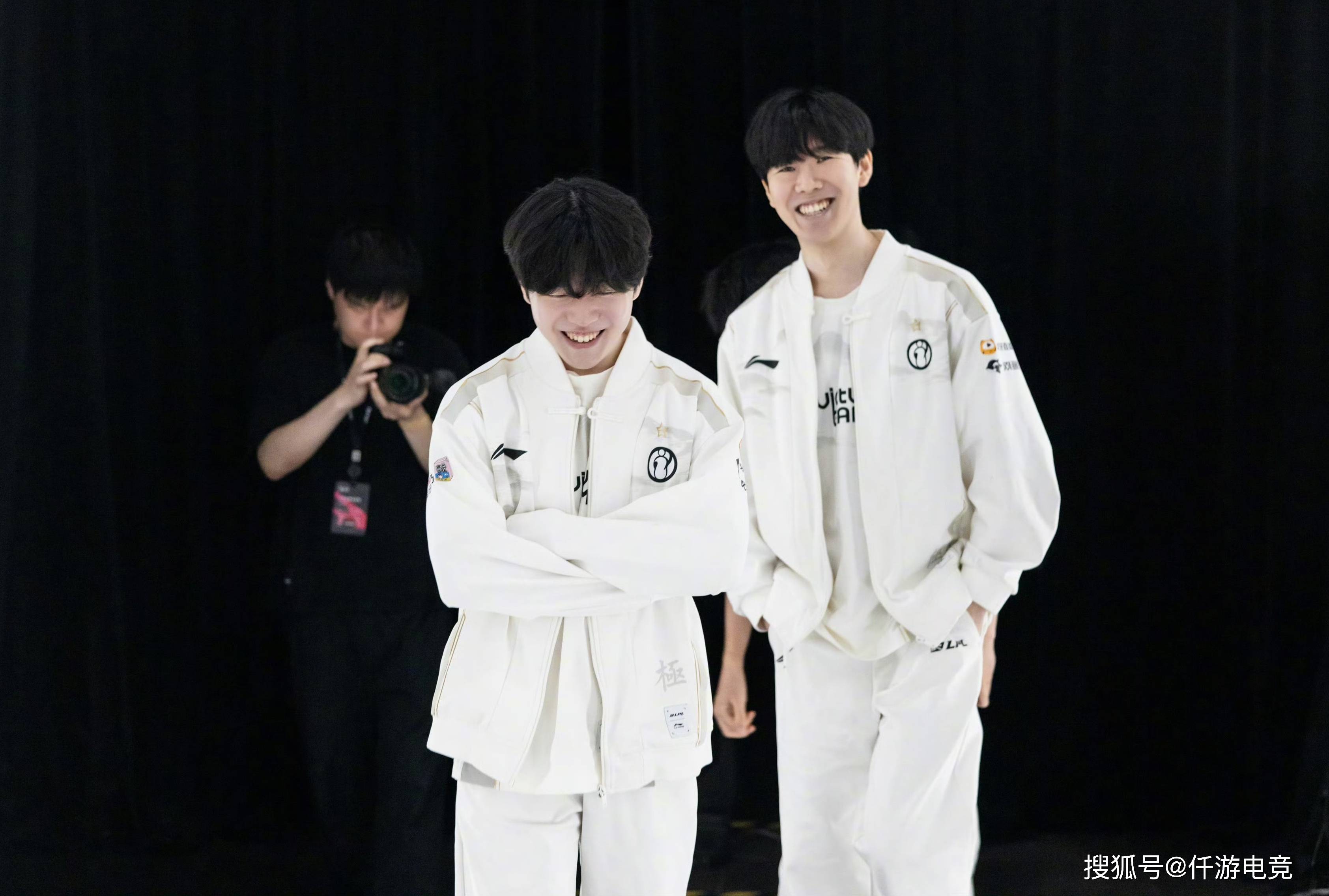 面上始终保 面上始终保