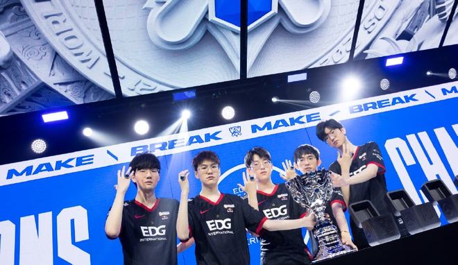 足球比赛也 足球比赛也