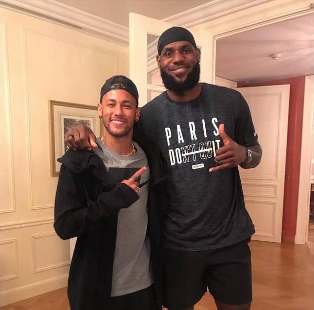 边锋斜内收 边锋斜内收